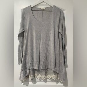 UMGEE// Lace hem loose fit comfy long sleeve